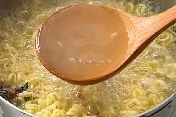 豚骨汤底拉面的做法图解4