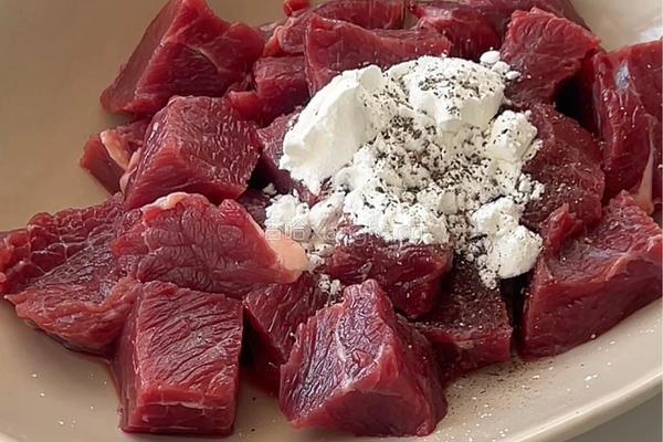 蒜香口蘑牛肉的做法图解1
