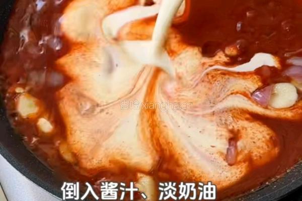 黑松露辣奶油虾仁意面的做法图解7