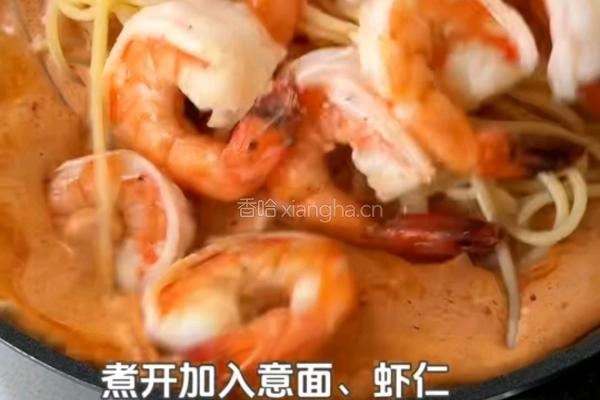 黑松露辣奶油虾仁意面的做法图解8