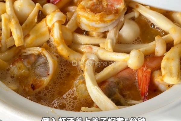 咸蛋黄虾仁豆腐煲的做法图解5