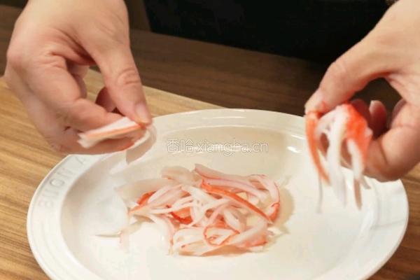 蟹柳滑蛋三明治的做法图解1
