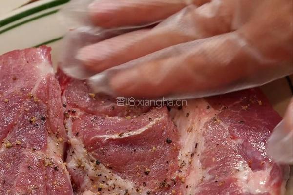 奶油蘑菇炖猪排的做法图解1
