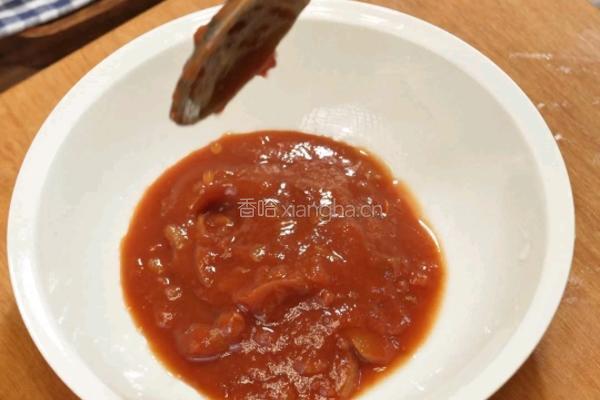 芝士番茄培根大披萨的做法图解1