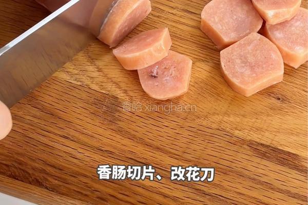 黑松露辣奶油烤肠乌冬面的做法图解1