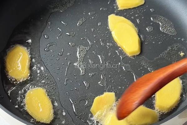 菌菇麻油鸡饭的做法图解2