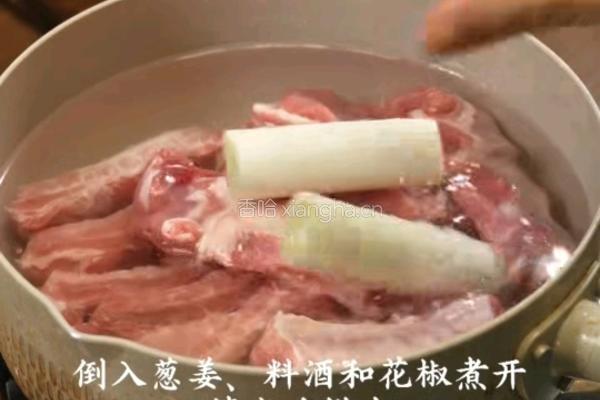 板栗炖排骨的做法图解2