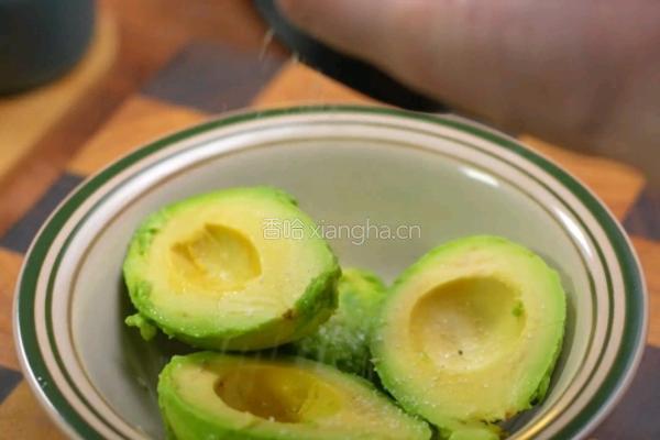黑松露牛油果蒜香虾的做法图解1