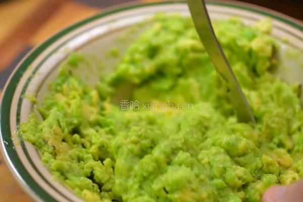 黑松露牛油果蒜香虾的做法图解2
