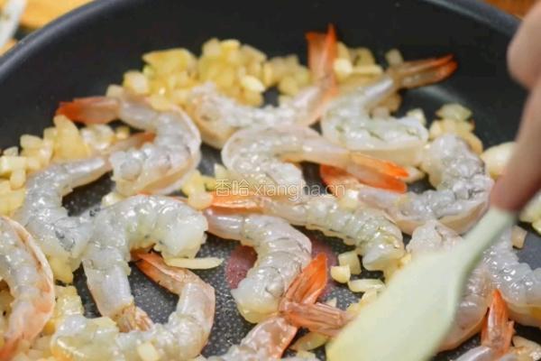 黑松露牛油果蒜香虾的做法图解5