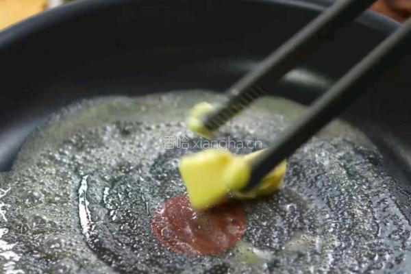 黑松露牛油果爆浆蛋饼的做法图解4