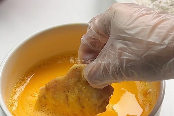 椒盐脆皮鸡翅的做法图解4