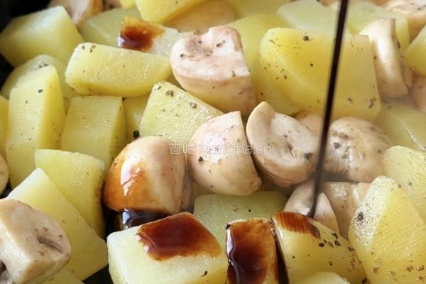土豆炒蘑菇的做法图解5