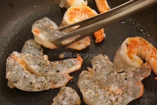 黑松露牛油果虾仁烘蛋的做法图解5