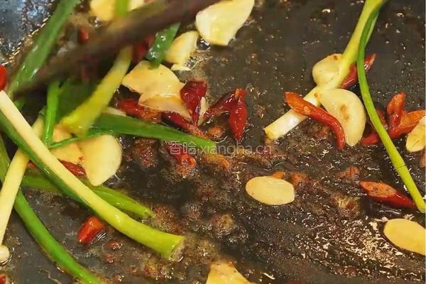 蒜香虾油意面的做法图解3