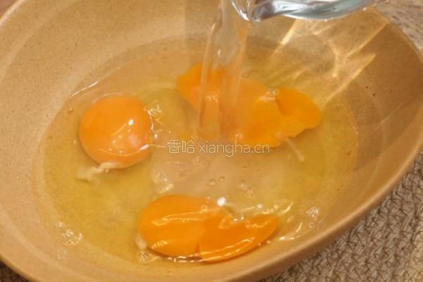 豆腐虾仁蒸蛋的做法图解2