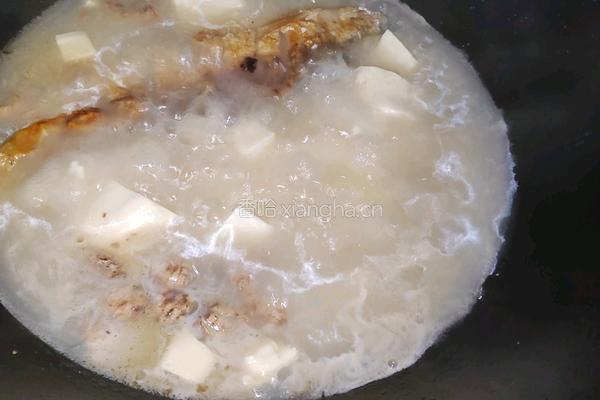 鲮鱼豆腐汤的做法图解3
