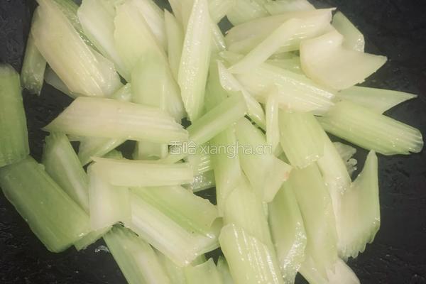 家常翠芹炒肉片的做法图解9
