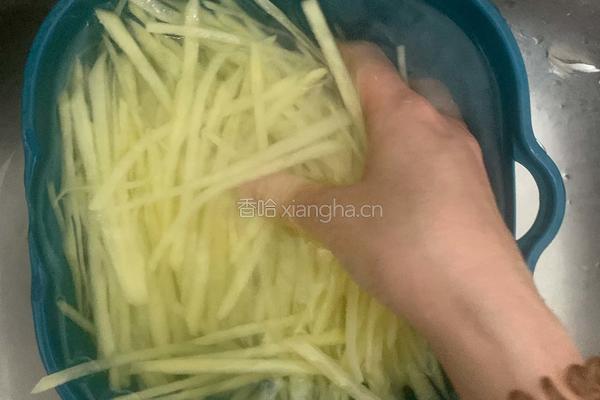炒酸辣土豆丝的做法图解3