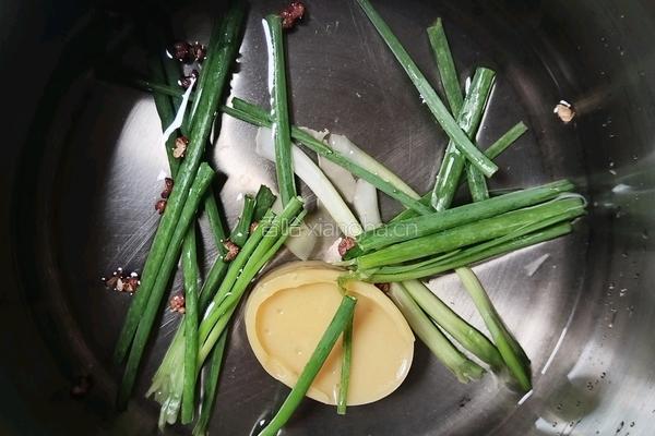 爆汁生煎饺子馅儿的做法图解1