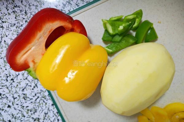 彩椒土豆片的做法图解1