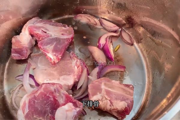 加拿大北极虾裙带菜排骨汤的做法图解4