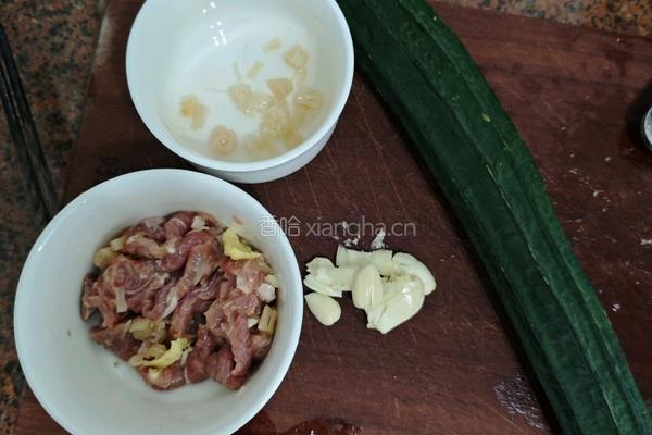 干贝瘦肉蒸丝瓜的做法图解1