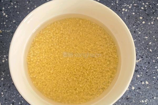 小米杂粮饼的做法图解1