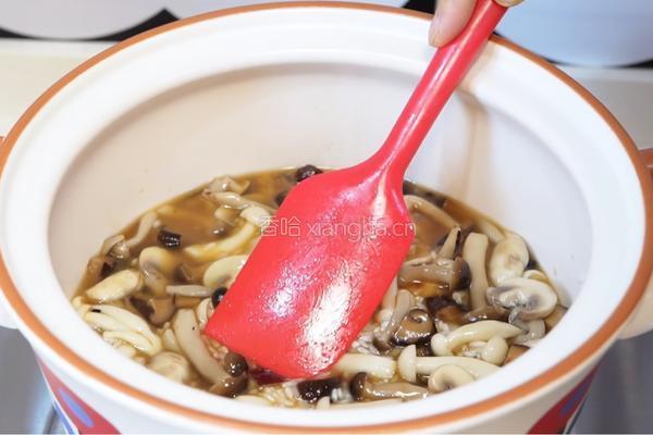 加拿大北极虾菌菇炊饭的做法图解8