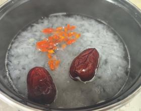 红枣枸杞银耳羹、南瓜炖粉丝[图]