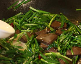韭菜炒鸭血[图]
