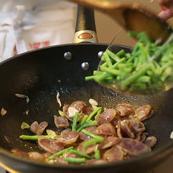 豆角炒腊肠的做法[图]